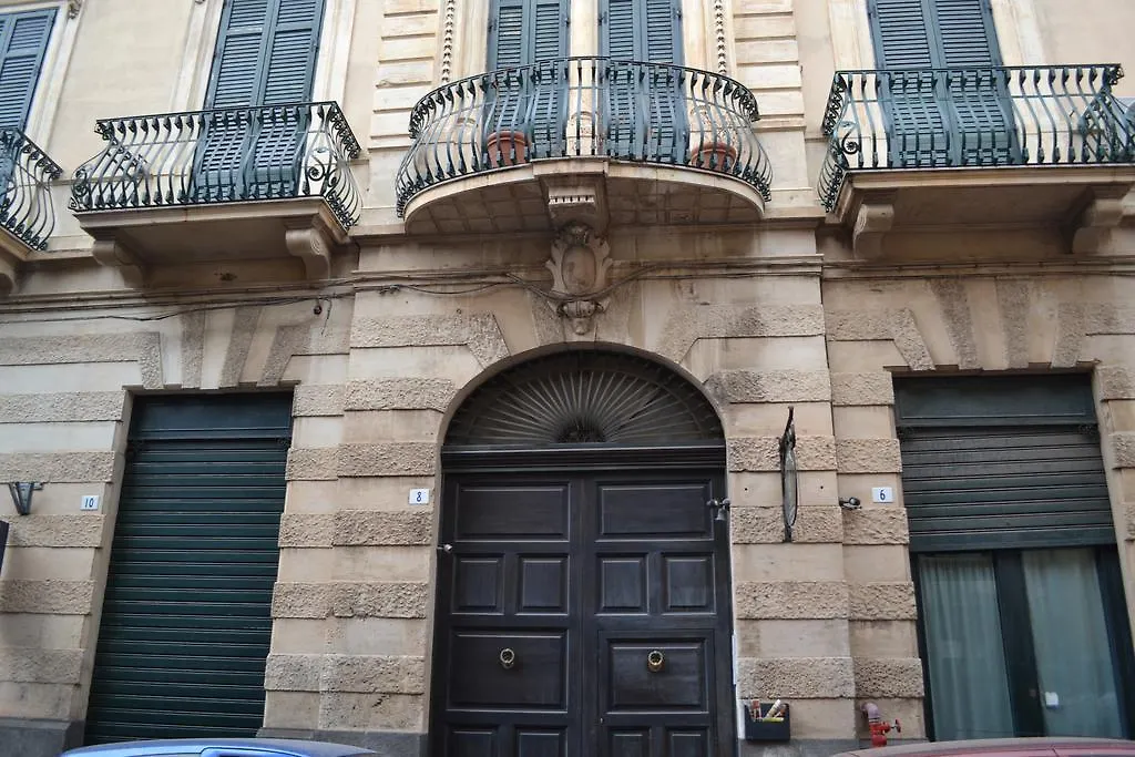 In Front Of Castello Ursino Apartment Catania